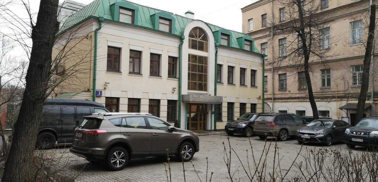 фасад дома, здание по адресу г Москва, ул Казакова, д 3 стр 2